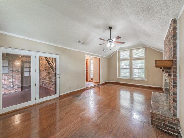 305  Warbler Drive , Bedford Texas 76021
