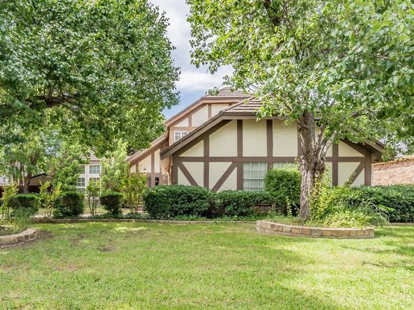 305  Warbler Drive , Bedford Texas 76021