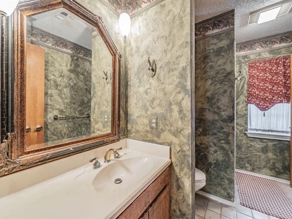 305  Warbler Drive , Bedford Texas 76021