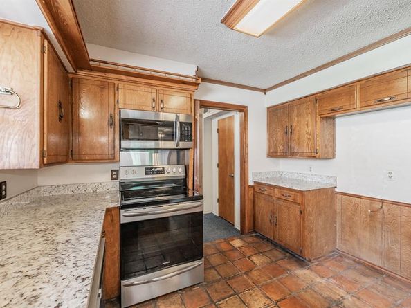 305  Warbler Drive , Bedford Texas 76021