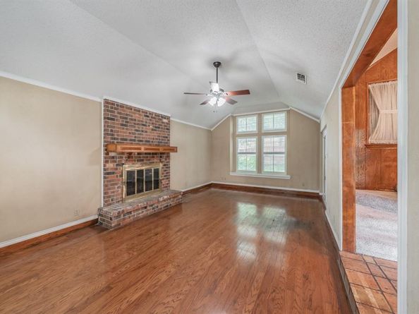 305  Warbler Drive , Bedford Texas 76021