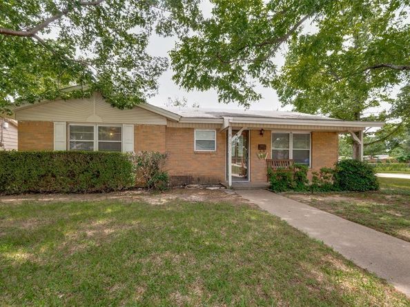 2002  Winthrop Street , Irving Texas 75061