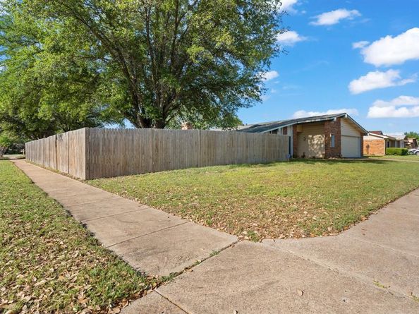 4028  engleman Street , Fort Worth Texas 76137