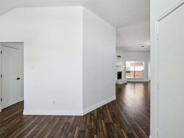 1036  Hollaway Circle , DeSoto Texas 75115