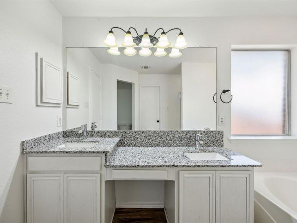 1036  Hollaway Circle , DeSoto Texas 75115