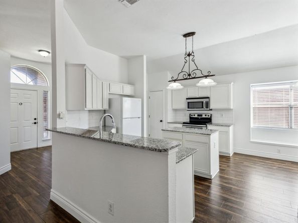 1036  Hollaway Circle , DeSoto Texas 75115