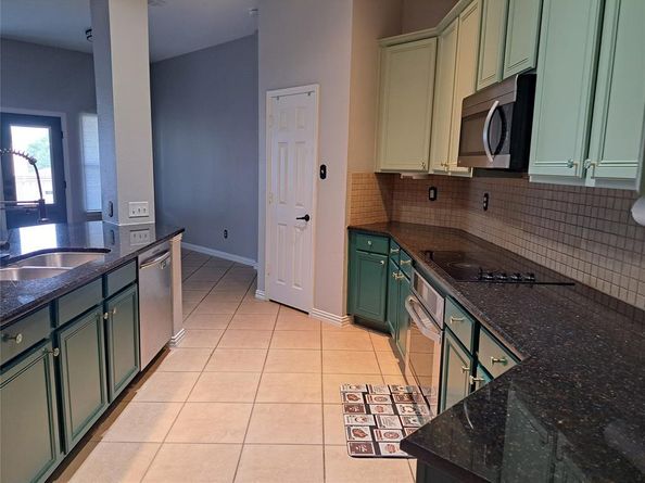 7701  Labrador Drive , Arlington Texas 76002