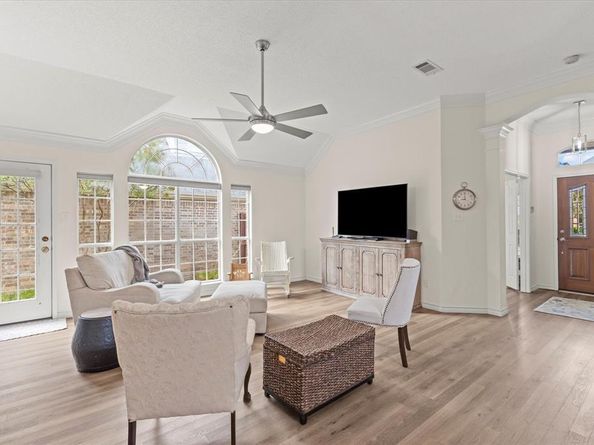 225  Wellington Road , Irving Texas 75063