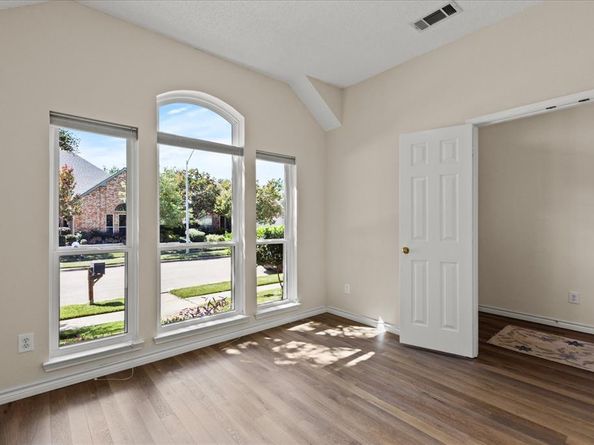225  Wellington Road , Irving Texas 75063
