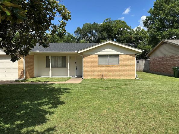 1352  Simpson Drive , Hurst Texas 76053