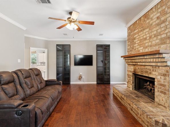 2027  Buffalo Bend Drive , Lewisville Texas 75067