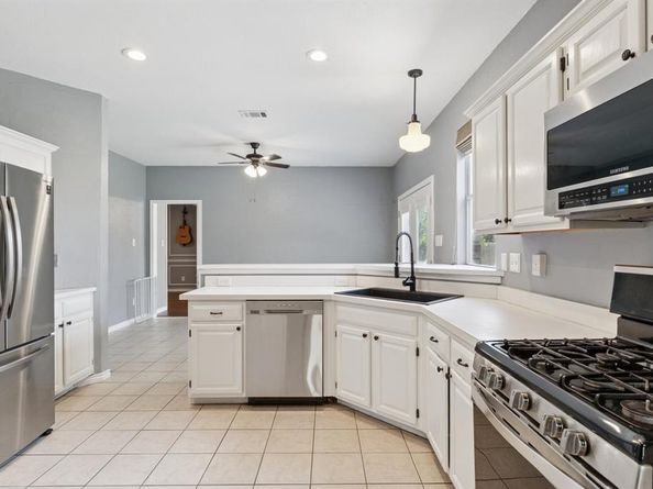 2027  Buffalo Bend Drive , Lewisville Texas 75067
