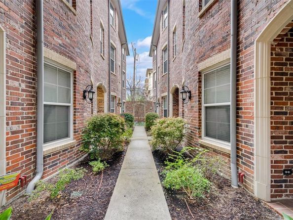 3200  Ross Avenue  28, Dallas Texas 75204