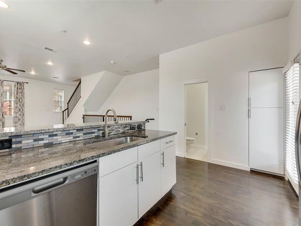 3200  Ross Avenue  28, Dallas Texas 75204