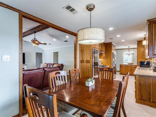 2203  Briarwood Boulevard , Arlington Texas 76013