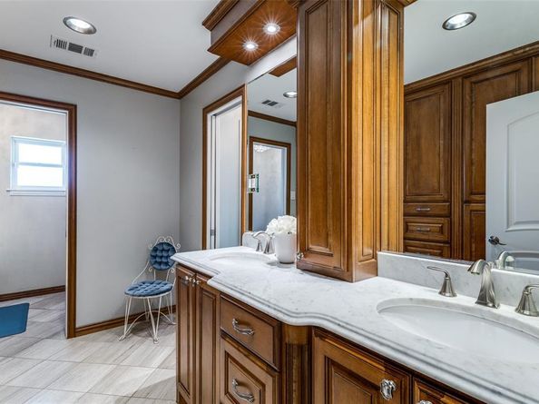 2203  Briarwood Boulevard , Arlington Texas 76013