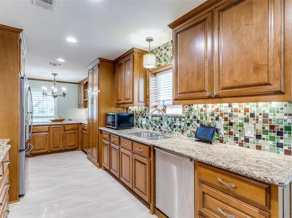2203  Briarwood Boulevard , Arlington Texas 76013