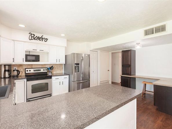 2206  Red Bluff Drive , Carrollton Texas 75007