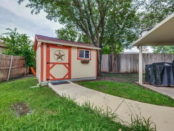 1405  Mapleton Court , Arlington Texas 76018