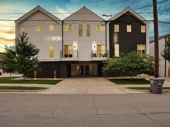2001 N Prairie Avenue 