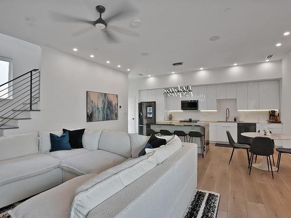 2001 N Prairie Avenue  106, Dallas Texas 75204