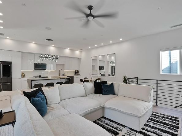 2001 N Prairie Avenue  106, Dallas Texas 75204