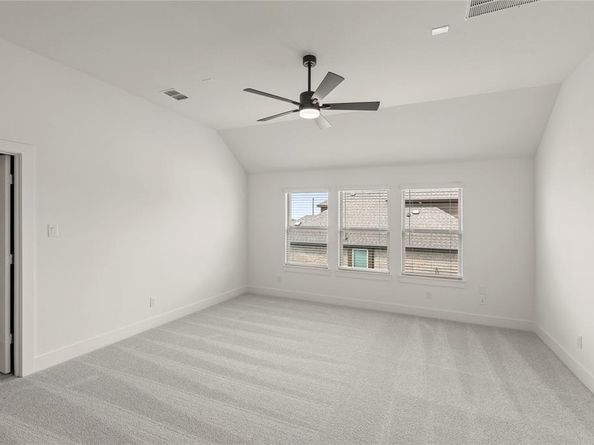 503  Curtiss  , Fate Texas 75087