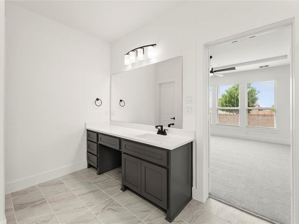 503  Curtiss  , Fate Texas 75087