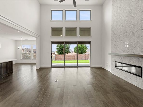 503  Curtiss  , Fate Texas 75087