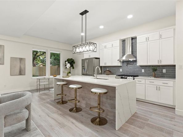 4128  Pluto Street , Dallas Texas 75212