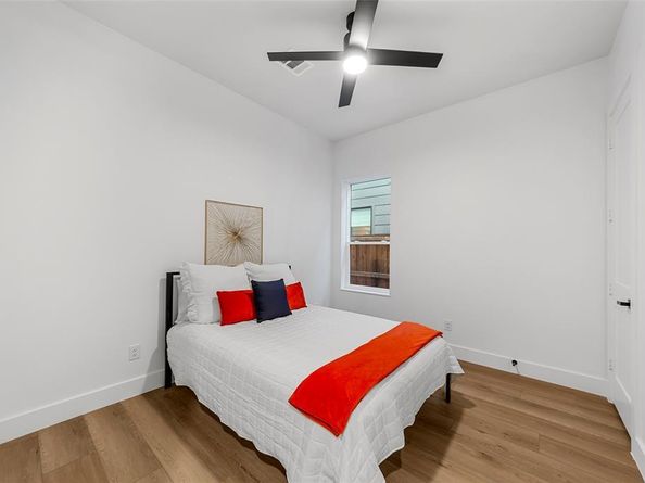1115  Muncie Avenue , Dallas Texas 75212