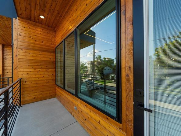 1115  Muncie Avenue , Dallas Texas 75212