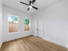 1115  Muncie Avenue , Dallas Texas 75212