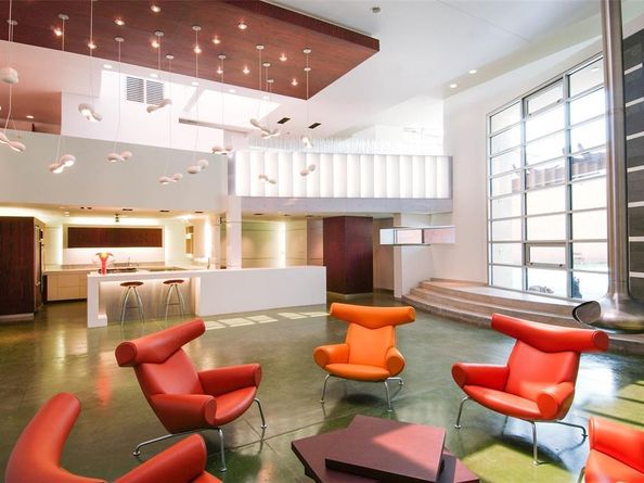 3004  Main Street , Dallas Texas 75226