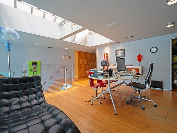 3004  Main Street , Dallas Texas 75226