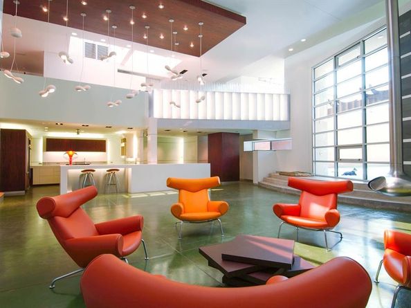 3004  Main Street , Dallas Texas 75226