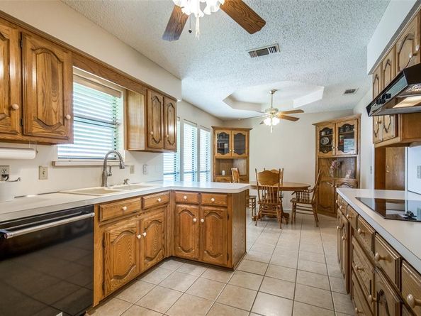 2121  Springwood  , Carrollton Texas 75006