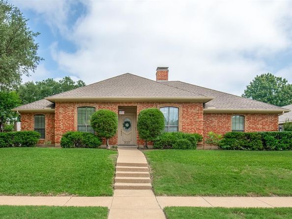 2121  Springwood  , Carrollton Texas 75006