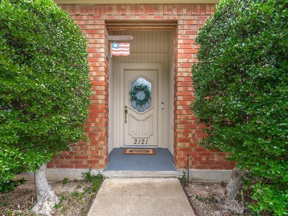 2121  Springwood  , Carrollton Texas 75006