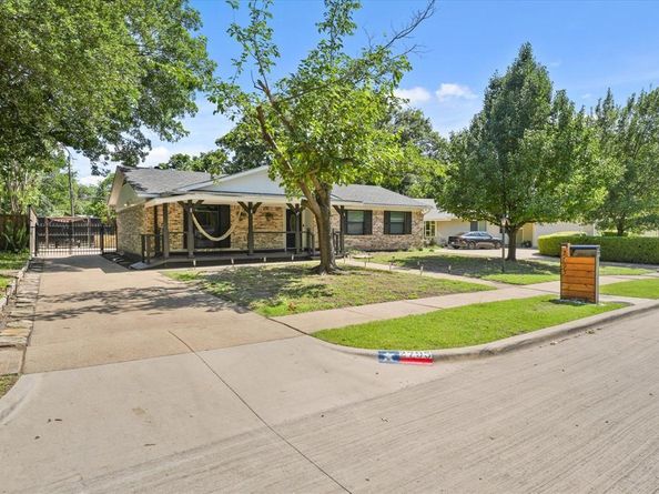 2795  Beechmont Drive , Dallas Texas 75228
