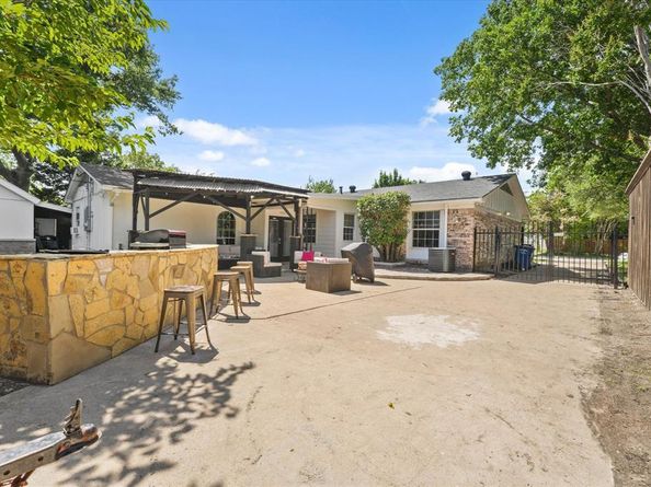 2795  Beechmont Drive , Dallas Texas 75228