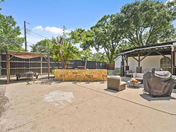 2795  Beechmont Drive , Dallas Texas 75228
