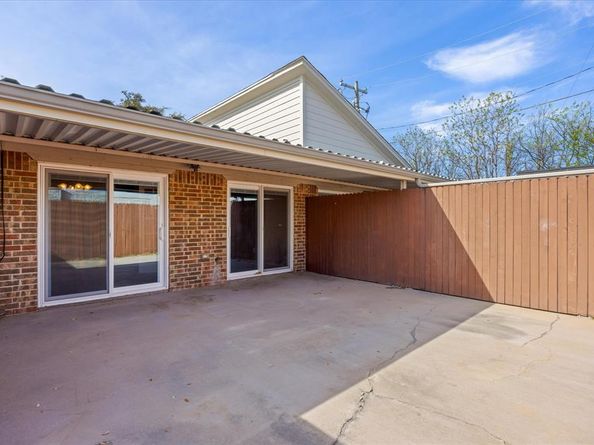 1103  Glenbrook Street , Benbrook Texas 76126