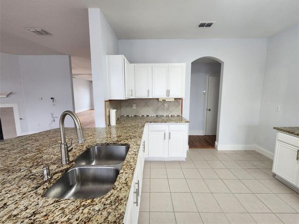 529  Roundrock Lane , Fort Worth Texas 76140