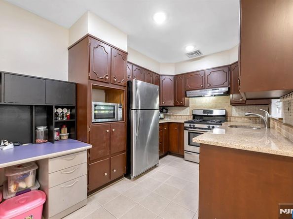 1015 Jassamine Way, Fort Lee NJ 07024