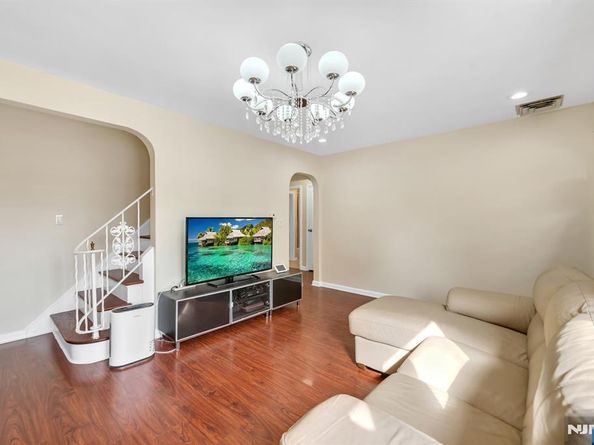 1015 Jassamine Way, Fort Lee NJ 07024