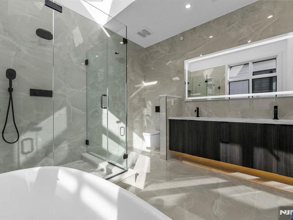 2189 Jones Road, Fort Lee NJ 07024