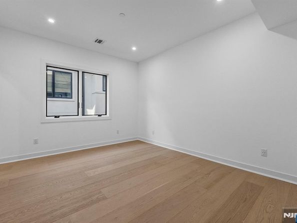 2189 Jones Road, Fort Lee NJ 07024