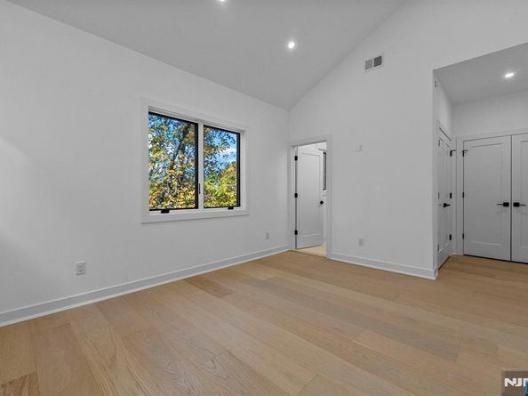 2189 Jones Road, Fort Lee NJ 07024