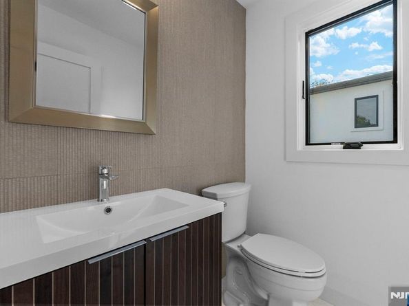 2189 Jones Road, Fort Lee NJ 07024